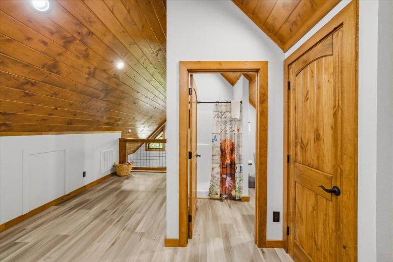 Wiley's Bend cabin - image 38