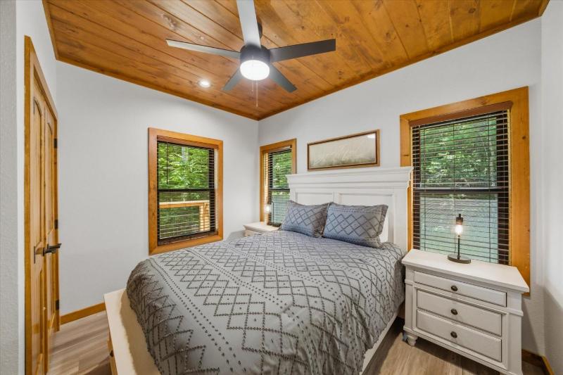 Wiley's Bend cabin - image 35