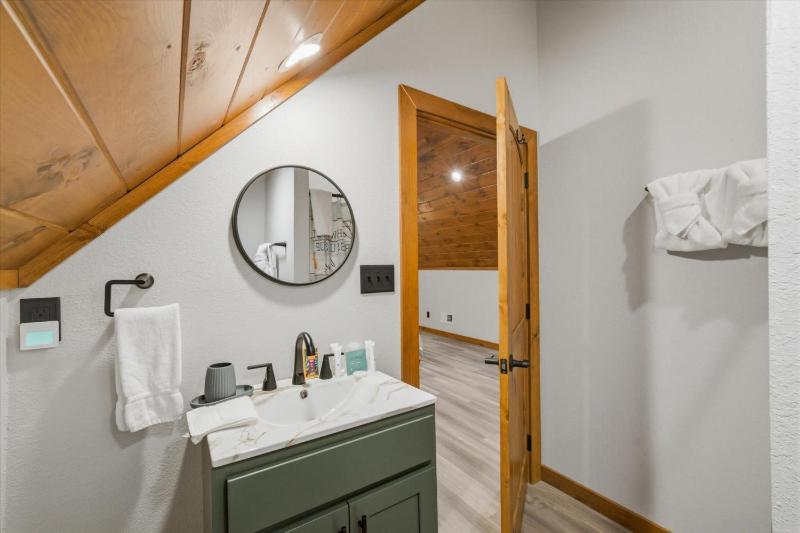 Wiley's Bend cabin - image 22