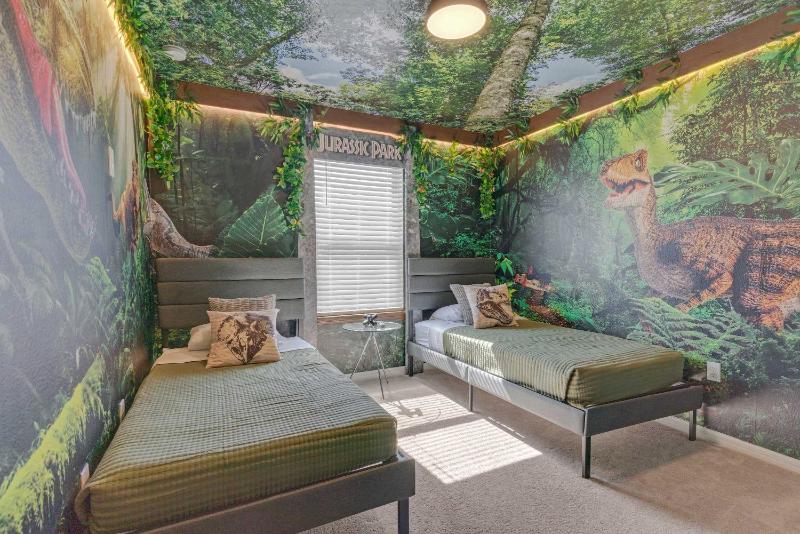 Hidden Kingdom Oasis VR 7 Miles to Disney - image 2
