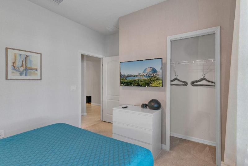 Hidden Kingdom Oasis VR 7 Miles to Disney - image 18