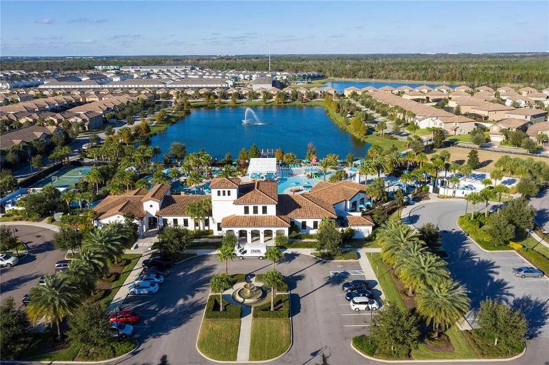 Hidden Kingdom Oasis VR 7 Miles to Disney - image 9