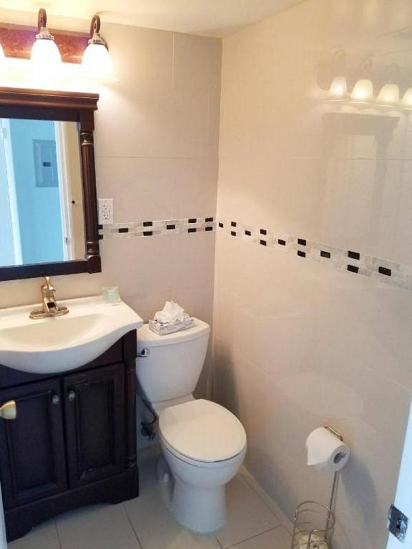 Fun by Sun Rentals direct beach access and full kitchen - image 20