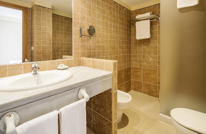 One-Bedroom Apartment (3 Adults) image 2