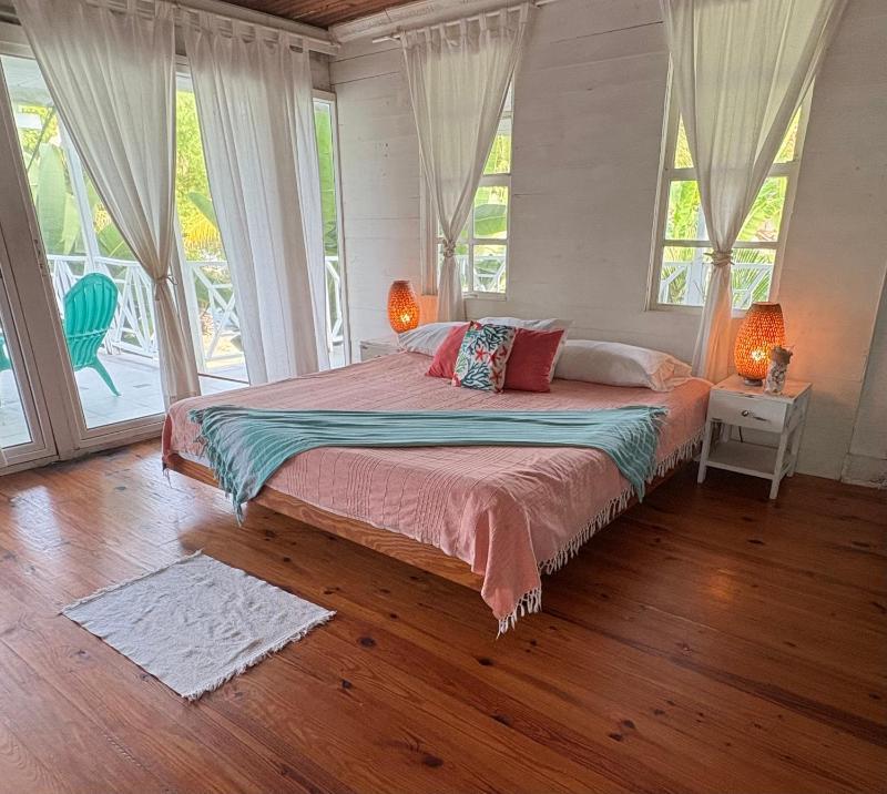 Islander House on Rocky Cay Beach - image 22