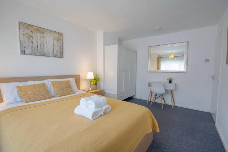 4 bedrooms 2 Baths Property & Contractor stays - image 37