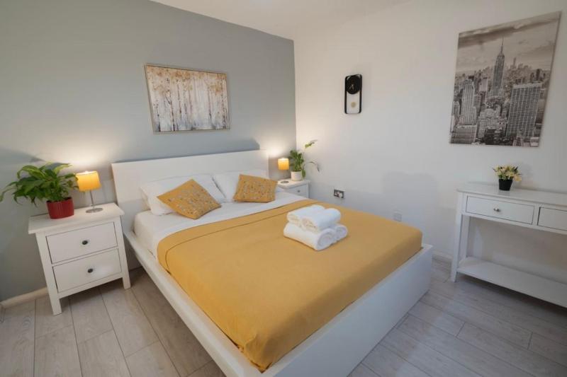 4 bedrooms 2 Baths Property & Contractor stays - image 32