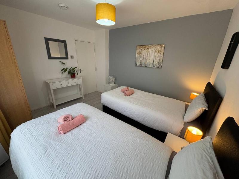4 bedrooms 2 Baths Property & Contractor stays - image 48