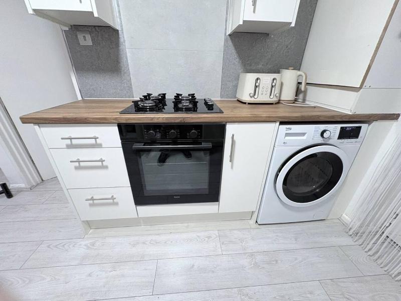 4 bedrooms 2 Baths Property & Contractor stays - image 33
