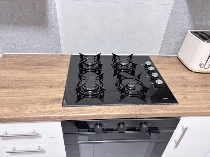4 bedrooms 2 Baths Property & Contractor stays - image 2