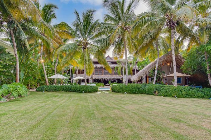 Tortuga C17 Luxury Villa Punta Cana Sleeps 14 - image 3