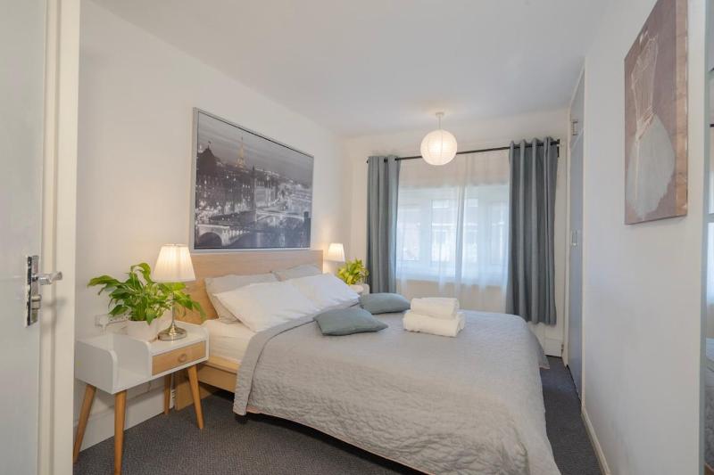 4 bedrooms 2 Baths Property & Contractor stays - image 12