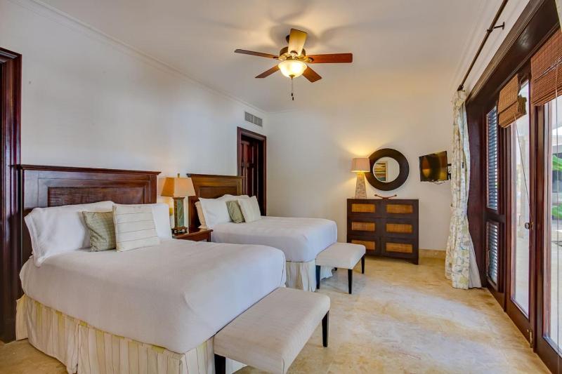Luxury 4BR Villa Sleeps 10 La Cana Punta Cana - image 16