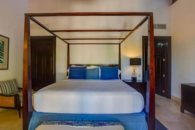 Luxury 4BR Villa Sleeps 10 La Cana Punta Cana - image 34
