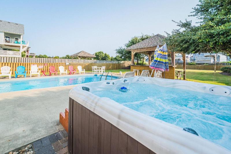 High Cotton - Old Nags Head Place Ocean View 325 Yds to Beach Elevator Pool Hot Tub Tiki Bar - image 16