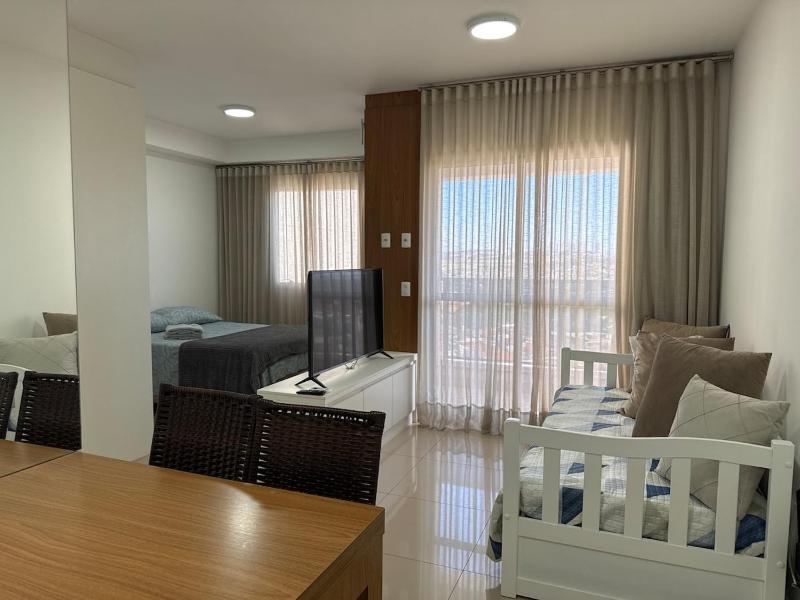 Apartamento Hub 1002 Vista Piscina andar alto - image 1