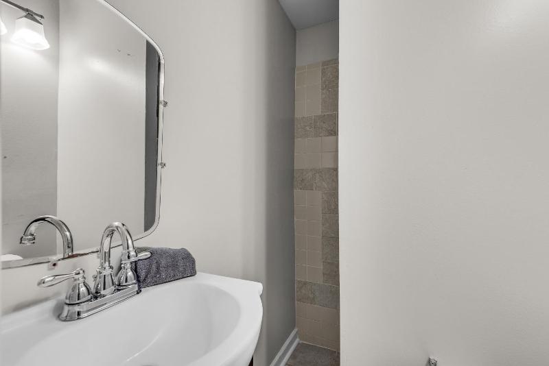 Luxurious And Spacious Gem In The Heart Of ATL - image 26