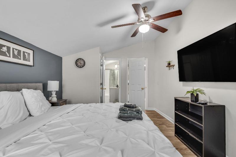 Luxurious And Spacious Gem In The Heart Of ATL - image 7