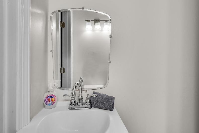 Luxurious And Spacious Gem In The Heart Of ATL - image 39