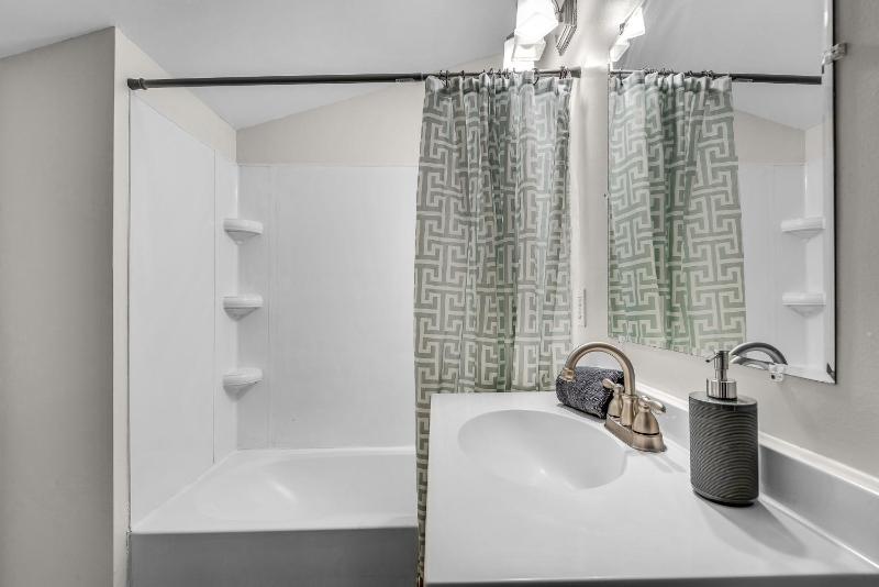 Luxurious And Spacious Gem In The Heart Of ATL - image 21