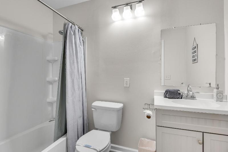 Luxurious And Spacious Gem In The Heart Of ATL - image 8