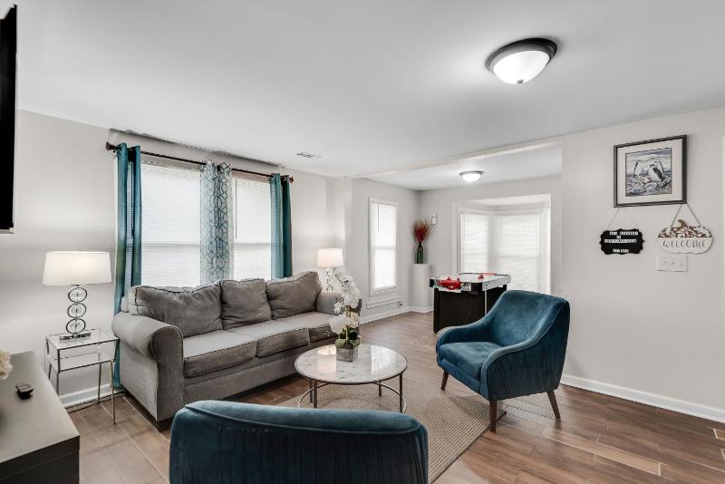 Luxurious And Spacious Gem In The Heart Of ATL - image 29