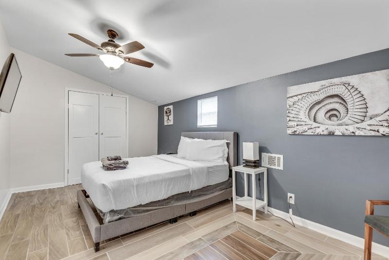 Luxurious And Spacious Gem In The Heart Of ATL - image 10