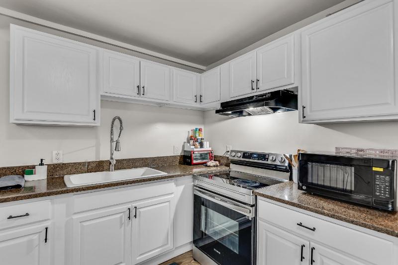 Luxurious And Spacious Gem In The Heart Of ATL - image 40