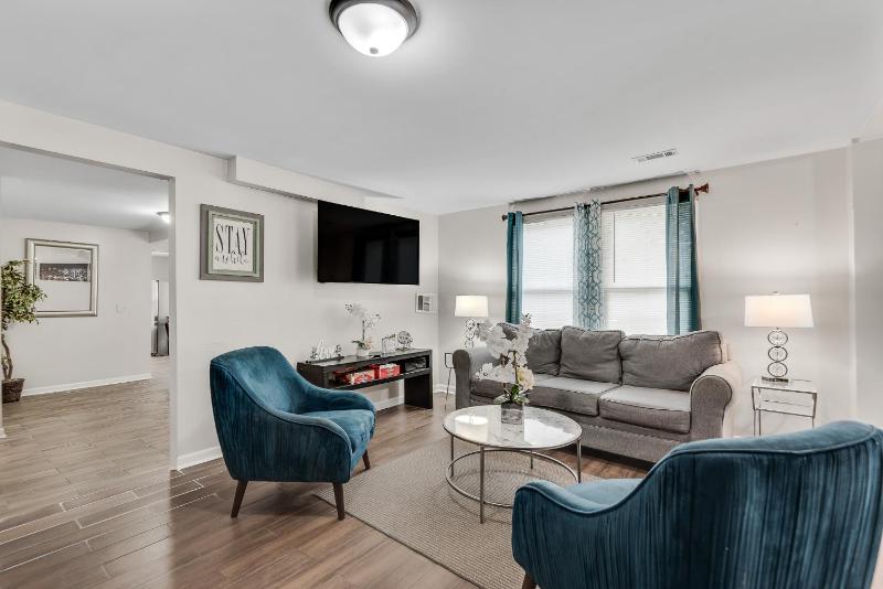 Luxurious And Spacious Gem In The Heart Of ATL - image 28