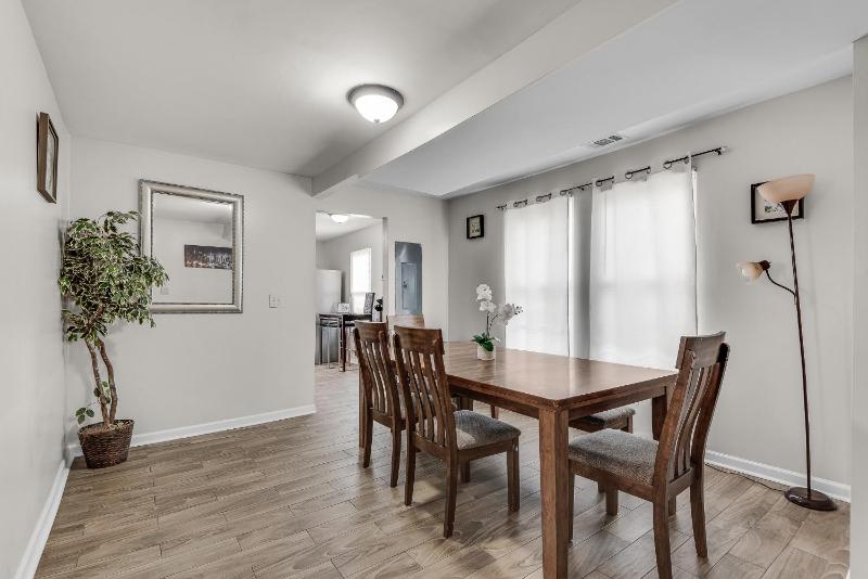 Luxurious And Spacious Gem In The Heart Of ATL - image 15