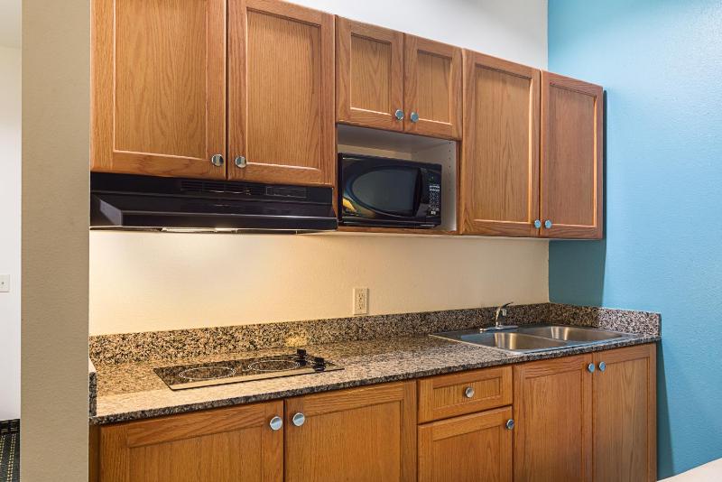 Queen Room with Two Queen Beds with Kitchenette - Non-Smoking image 2