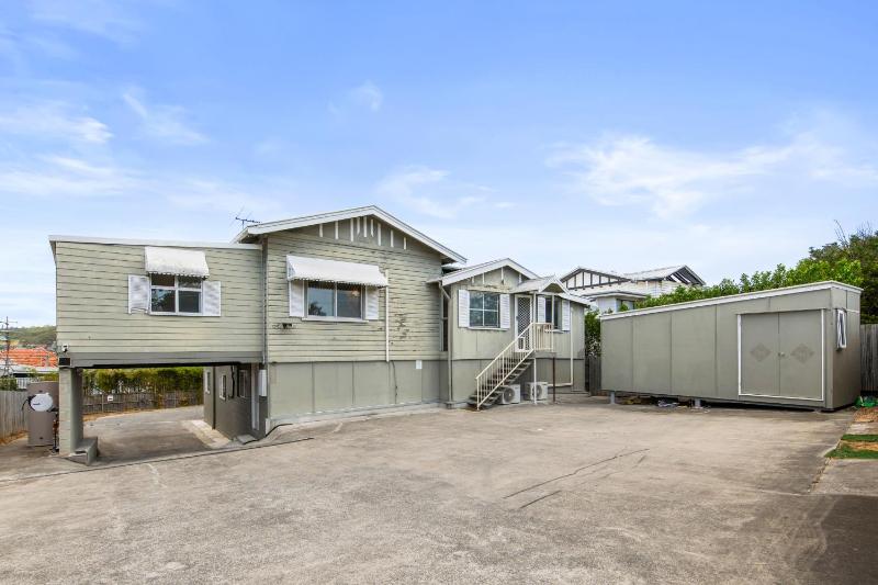 Elegant 4-Bedroom Upper-Level Home in Camp Hill - image 11