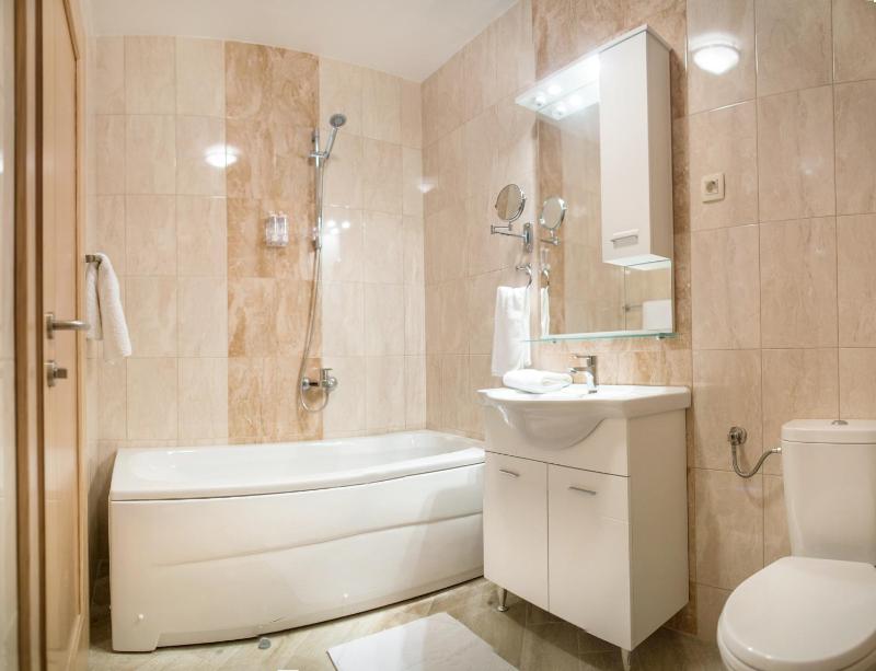 Executive One-Bedroom Apartment with Terrace and Sea View image 2