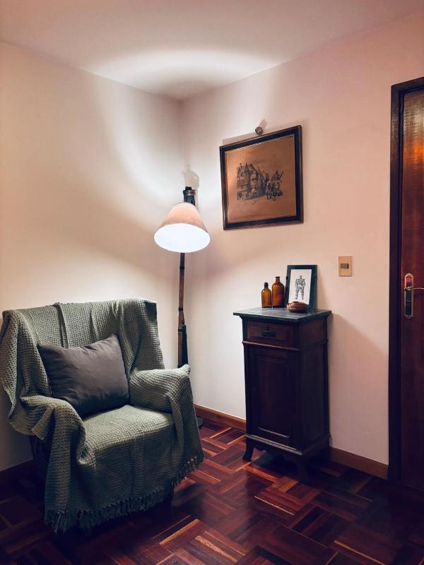 Bright - Cozy - Spacious Downtown MVD - Sleeps 4 - image 2