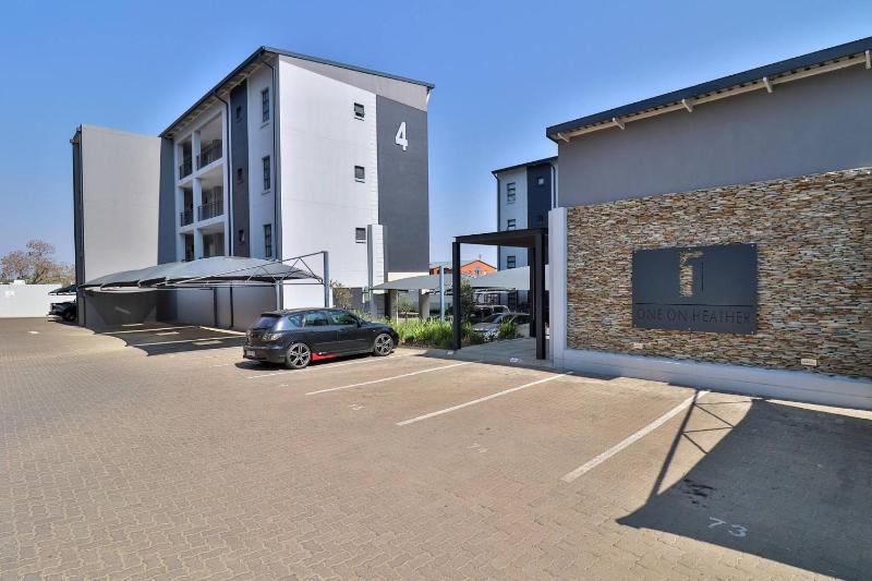 Entire Rental unit Midrand 5 mins from MOA - image 11