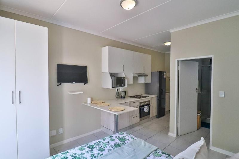 Entire Rental unit Midrand 5 mins from MOA - image 12