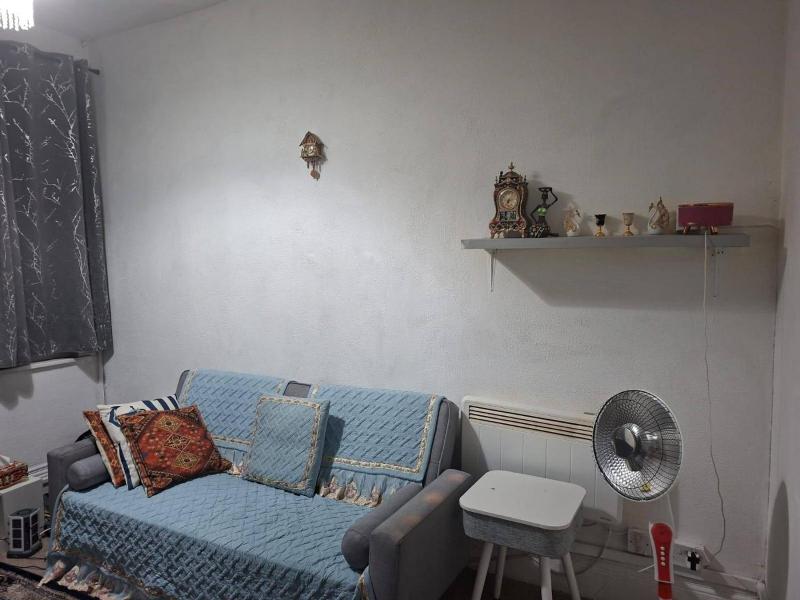 Humuplace Sleeps 4 with Garden - image 9