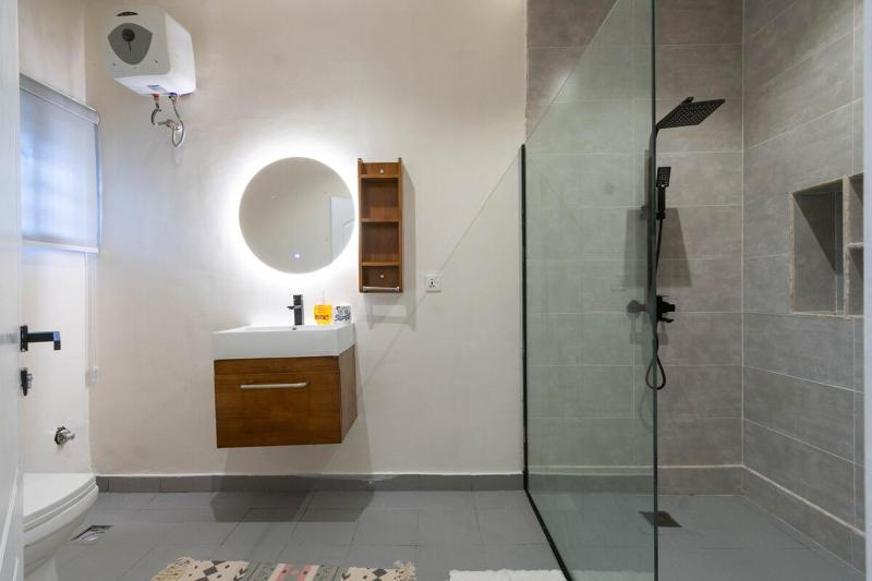 45 Residence by Luxe Manor- 1Bedroom Serviced Apartment - image 4