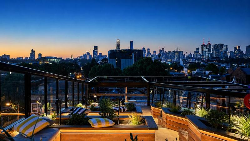 The Richmond Grand - Near MCG and 3 Free Car Spaces - image 5