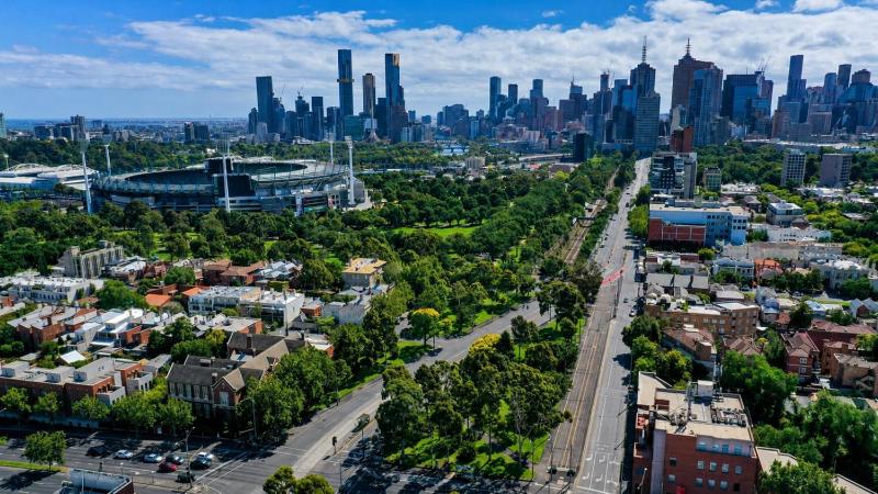 The Richmond Grand - Near MCG and 3 Free Car Spaces - image 16