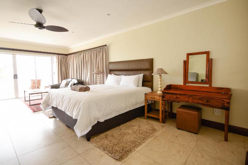 Driftwood on 10 La Lucia - image 11