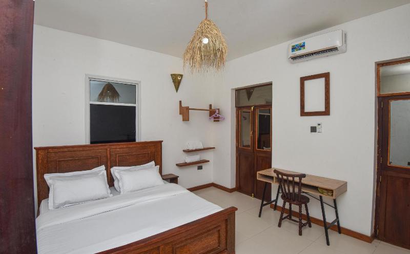 Cosy Stone town 2BEDROOM APARTMENT with parking - image 12