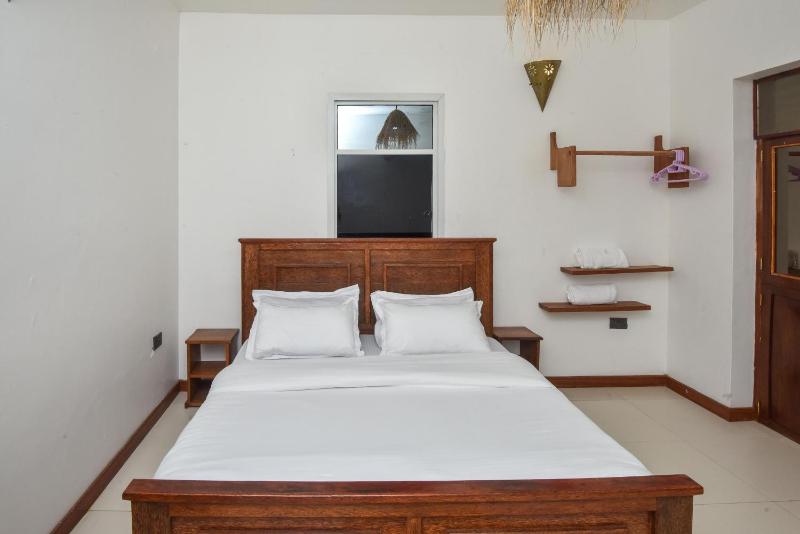 Cosy Stone town 2BEDROOM APARTMENT with parking - image 14