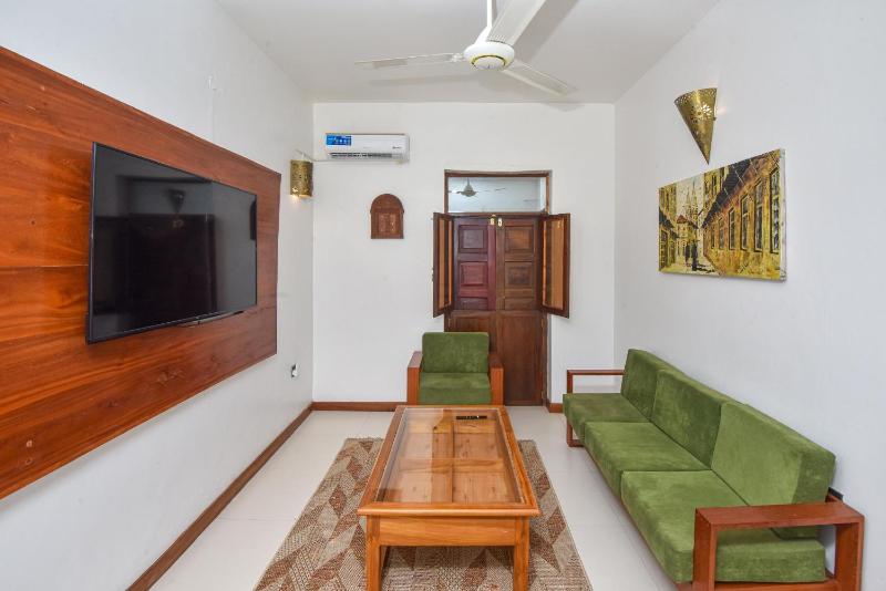 Cosy Stone town 2BEDROOM APARTMENT with parking - image 11