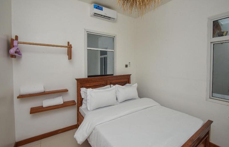 Cosy Stone town 2BEDROOM APARTMENT with parking - image 8