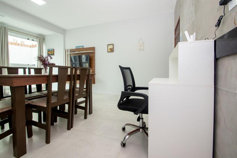 Apto Amplo com 4 Quartos a 350m Praia GU2131 - image 5