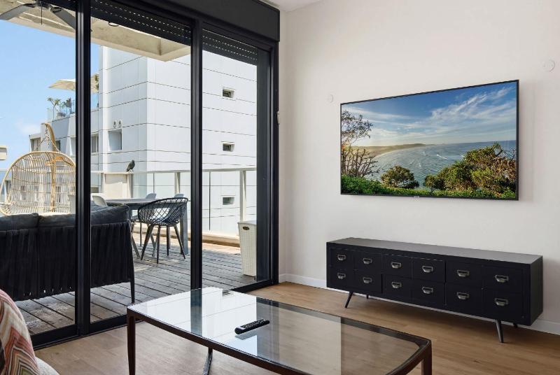 Sunny 1BR Penthouse by HolyGuest - image 5