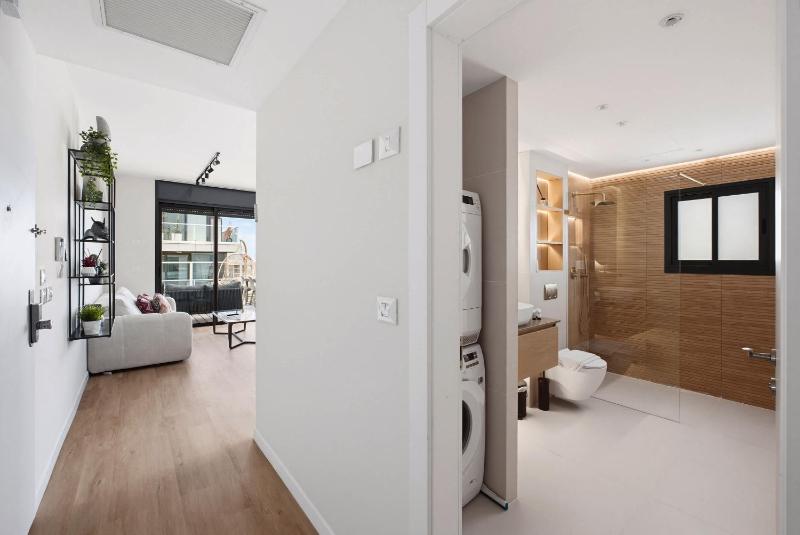 Sunny 1BR Penthouse by HolyGuest - image 7