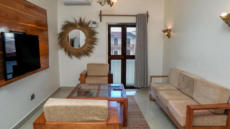 Modern Minimalist 2BR apartment - image 2