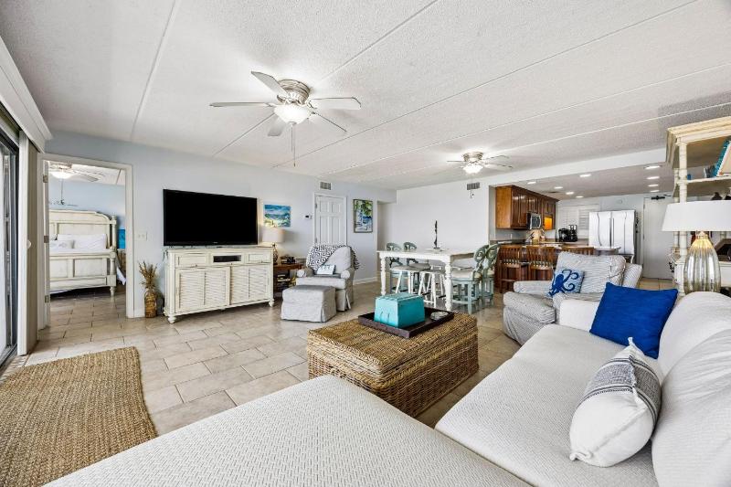 Beachfront 6th floor Condo with Ocean View - Amelia by the Sea - image 41
